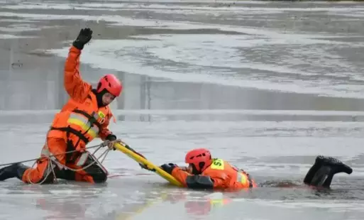 Bezpieczeństwo na lodzie